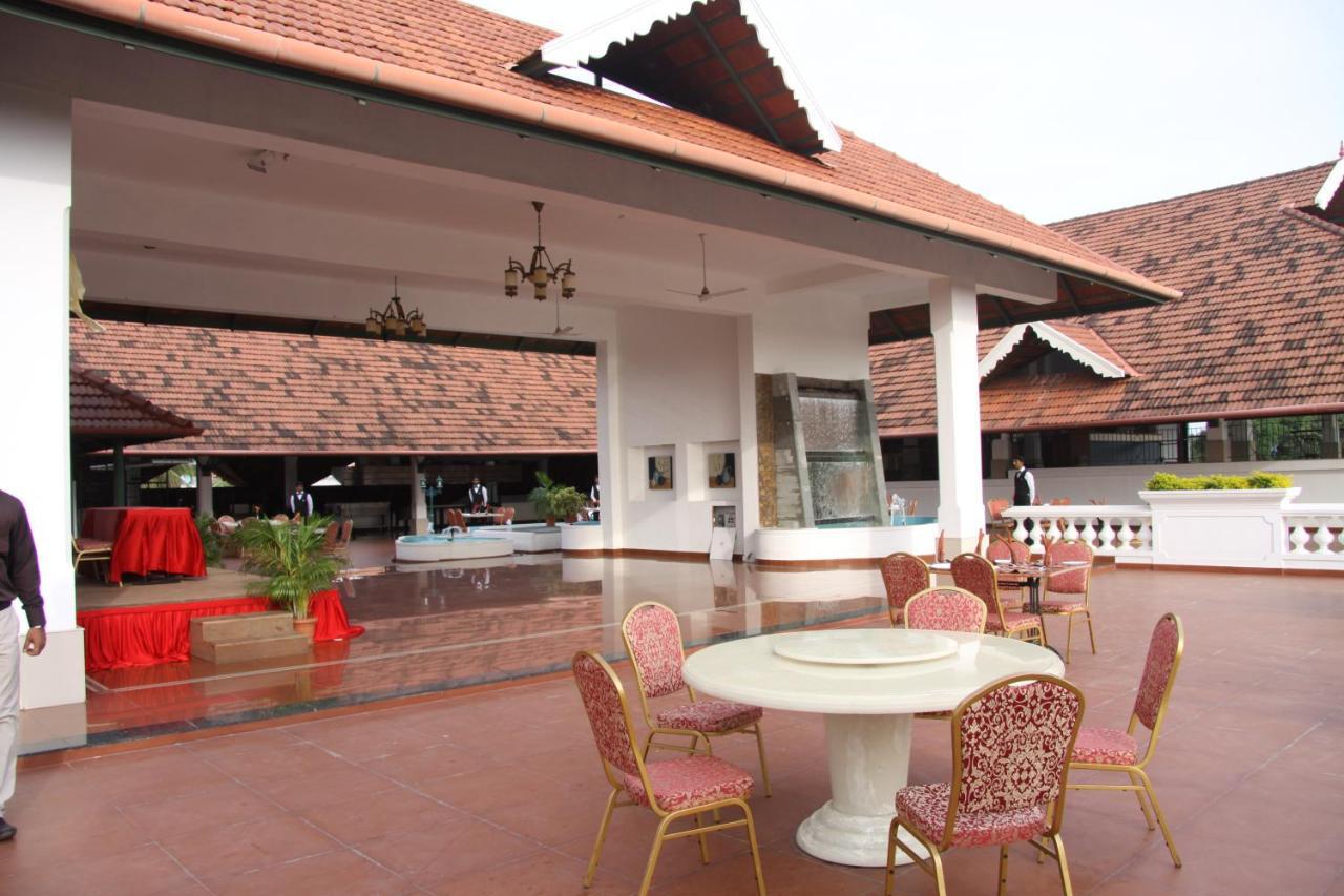 Hotel Rajadhani Thiruvananthapuram Екстериор снимка