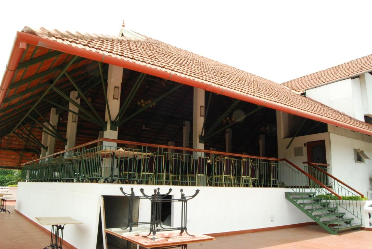 Hotel Rajadhani Thiruvananthapuram Екстериор снимка